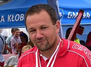 Obrazek przedstawiajacy uśmiechniętą twarz mężczyzny.